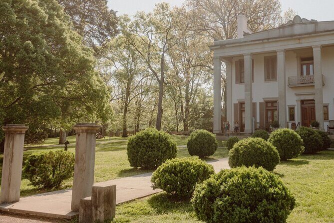 Belle Meade Guided Mansion Tour with Complimentary Wine Tasting - Checking In at the Visitors Center and Timing Your Visit