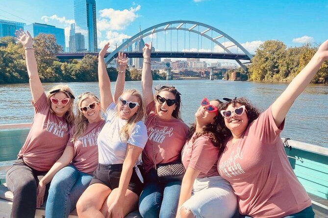 Downtown Nashville Pedal Pontoon Boat Cruise with Captain - Captain and Deckhand: Why Having Staff Included Matters