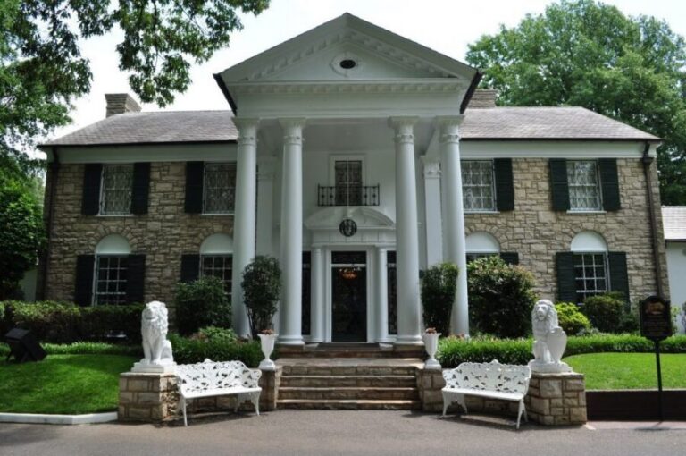From Nashville: Memphis Tour with Graceland VIP Access - Getting on the Ultimate Party Bus: early pickup and late-day logistics