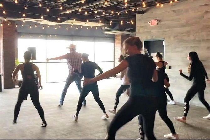 Instructor-Led Line Dancing Class with Souvenir Video - Your 1-hour class: what happens from check-in to final steps