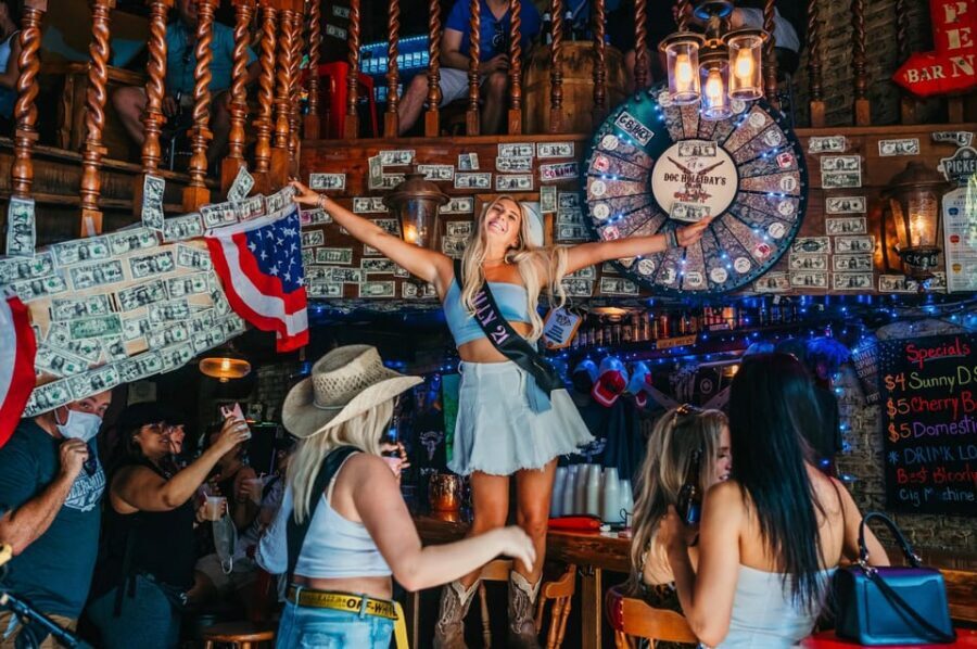 Nashville Bar Crawl: Guided Pub Crawl with Drinks Discounts - Broadway Check-In: Getting Started at the Right Moment