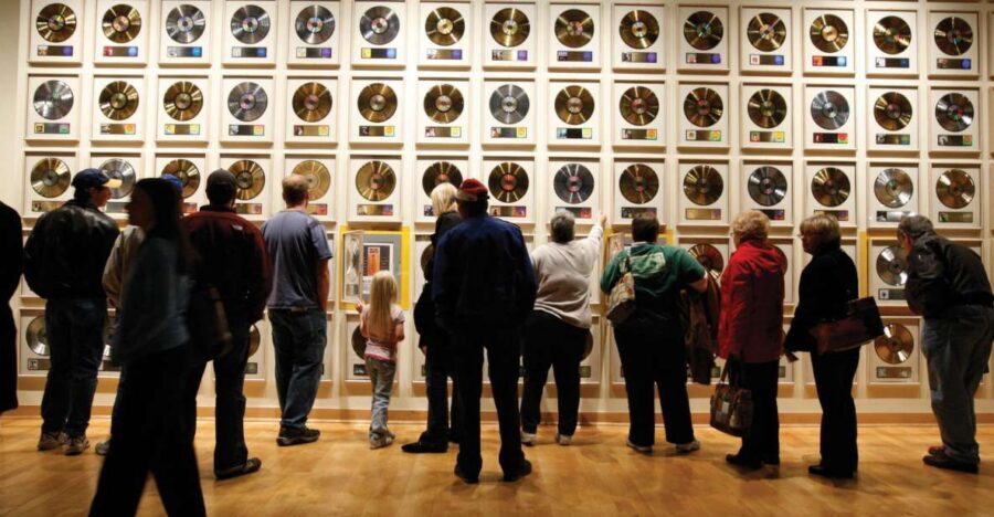Nashville: Country Music Hall of Fame and Museum - Stepping In at the Country Music Hall of Fame Info Desk