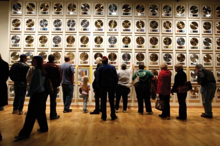 Nashville: Country Music Hall of Fame and Museum - The Self-Guided Path: Galleries, Photo Archives, and Audio Stops