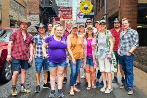 Nashville: Drinkers & Thinkers Pub Crawl - The 2-hour “sip, stroll, story” rhythm (and what 1 mile really means)