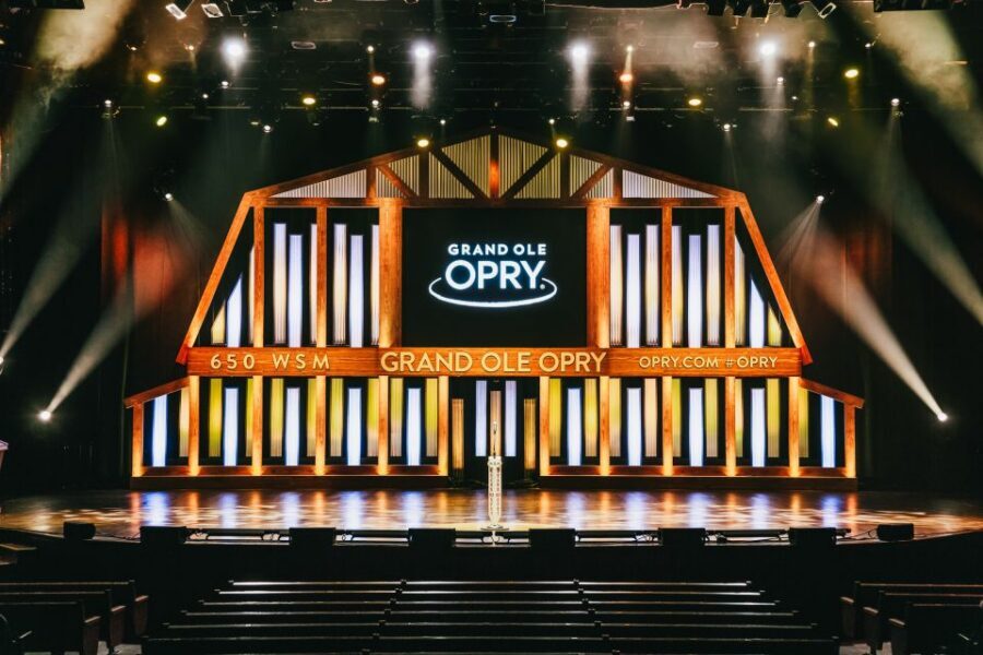 Nashville: Grand Ole Opry Show Ticket - What the show feels like: legends, newcomers, and the kind of variety that keeps you engaged