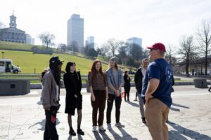 Nashville: Guided City Van Tour - Downtown photo stops: from commerce to the street-level Nashville you can feel