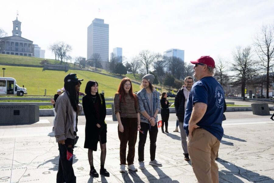 Nashville: Guided City Van Tour - Downtown photo stops: from commerce to the street-level Nashville you can feel