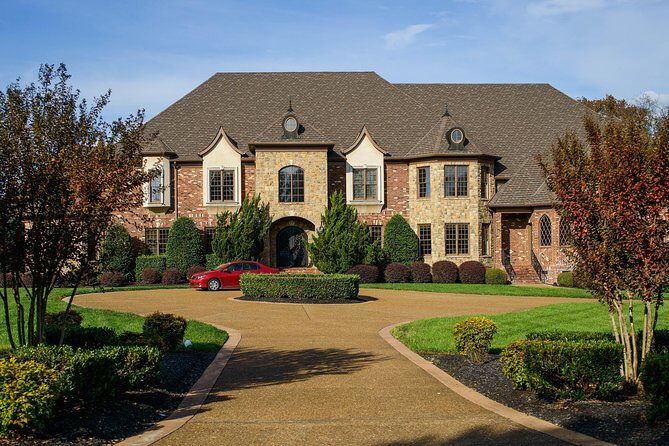 Nashville "Homes Of The Stars" Narrated Bus Tour with 30+ Celebrity Homes - Comfort and Small Risks: Heat, Cold, and Bus Life
