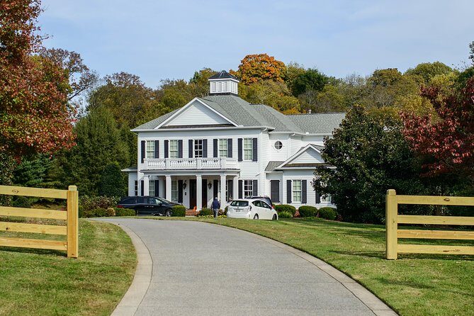 Nashville "Homes Of The Stars" Narrated Bus Tour with 30+ Celebrity Homes - Who Should Book This Tour (and Who Might Skip It)