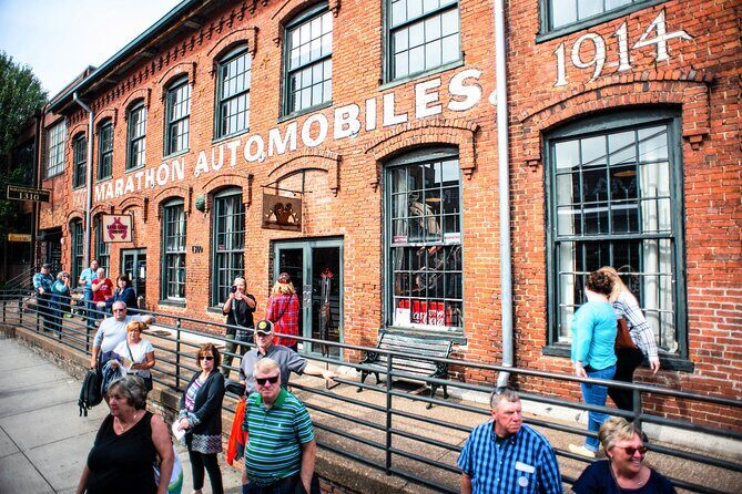 Nashville Hop On Hop Off Trolley Tour - Live narration: the difference between hearing facts and getting context