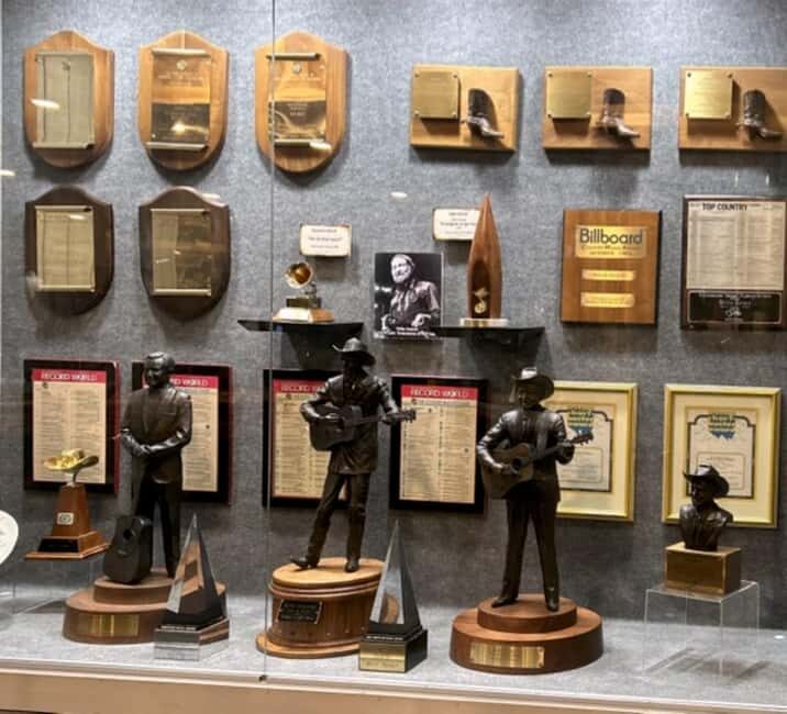 Nashville: Legends of Country Music Museum Entry Ticket - The museum experience: 4,500 square feet of country artifacts
