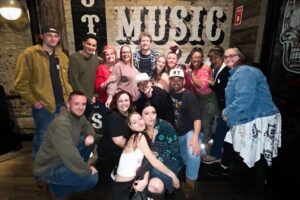 Nashville Live Music Bar Crawl with Local Venues & Drink Specials - Meeting at Alley Taps and Timing Your Two-Hour Night