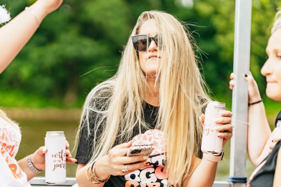 Nashville: Pontoon Party Cruise with a Captain - Onboard bar: what you can buy and how it affects the value