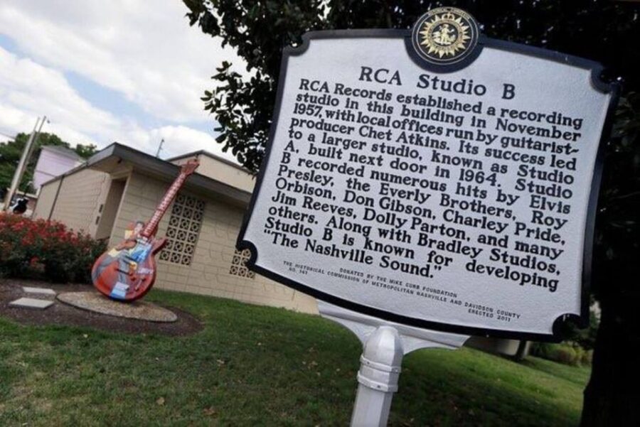 Nashville: Private City Tour with Local Singer-Songwriter - Bicentennial Capitol Mall State Park: the 200-foot Tennessee photo moment