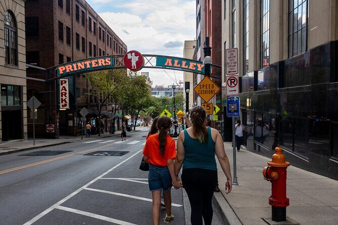 Nashville Unveiled History Highlights and Hacks Walking Tour - Stop 5: Maxwell Gallery and the Coffee-Brand Story