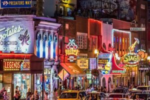 Nashville Unveiled: The History, Music, and Hacks Tour! - Why Nashville Unveiled works as a first-night plan