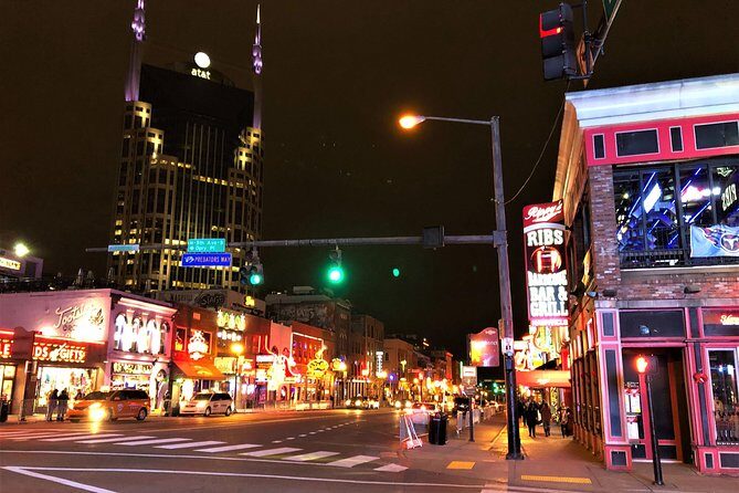 Night Time Trolley Tour of Nashville with Photo Stops - Why Nashville looks so good at night from a trolley