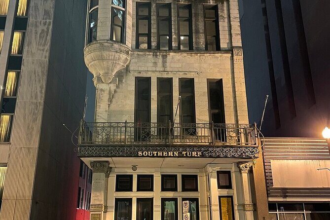 Seeking Spirits Haunted Night-Time Pub Crawl in Nashville - Skull’s Rainbow Room: passing by with a darker tale
